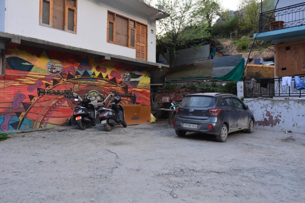 Манали: Hotel Neelgiri - Manali Diaries