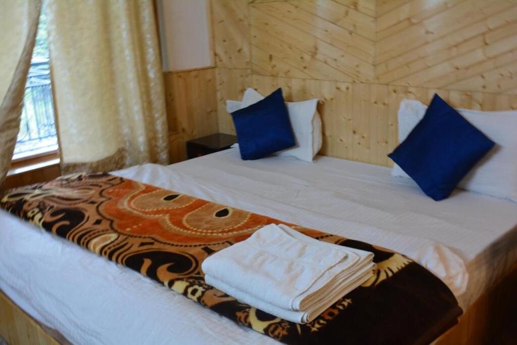 Манали: Hotel Neelgiri - Manali Diaries