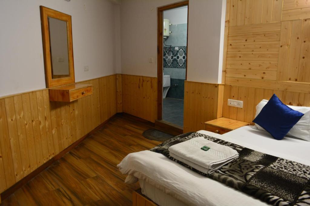 Манали: Hotel Neelgiri - Manali Diaries