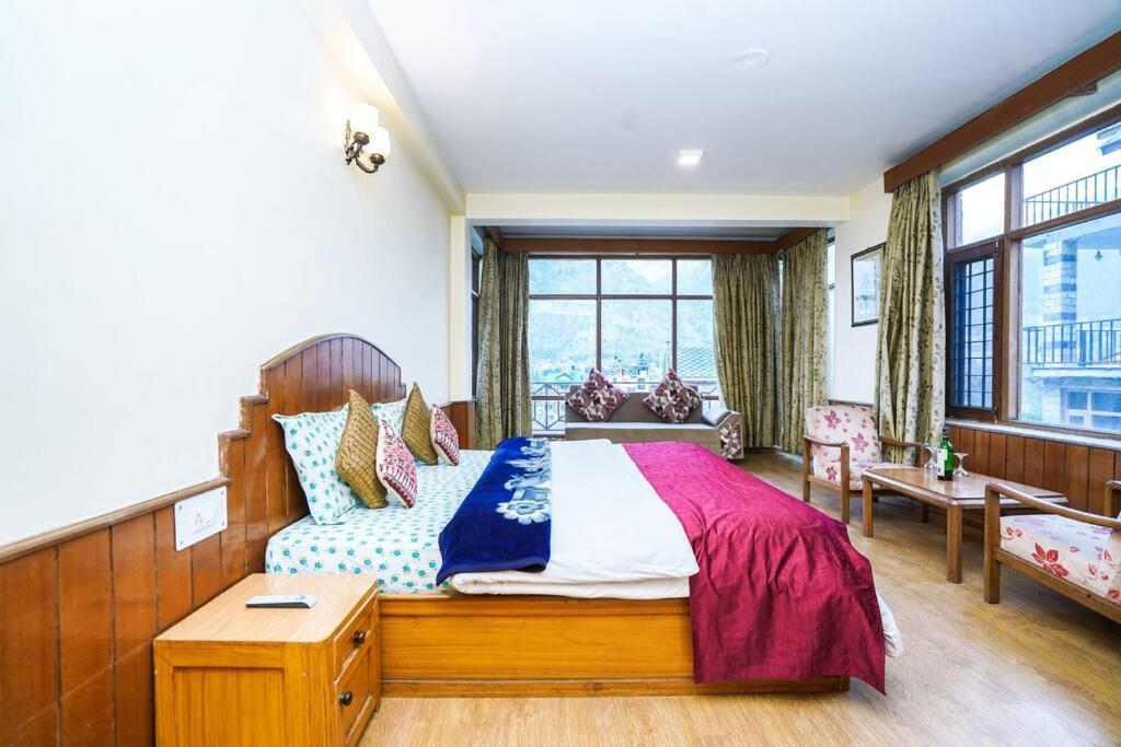 Манали: Springdales (Emiliana 5Bhk Cottage) (By Dumnu Homes)