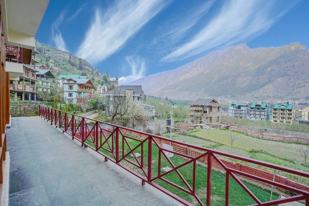 Манали: Springdales (Emiliana 5Bhk Cottage) (By Dumnu Homes)