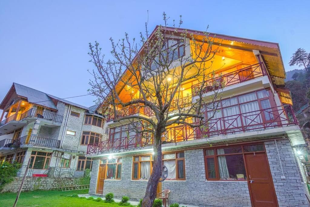 Манали: Springdales (Emiliana 5Bhk Cottage) (By Dumnu Homes)