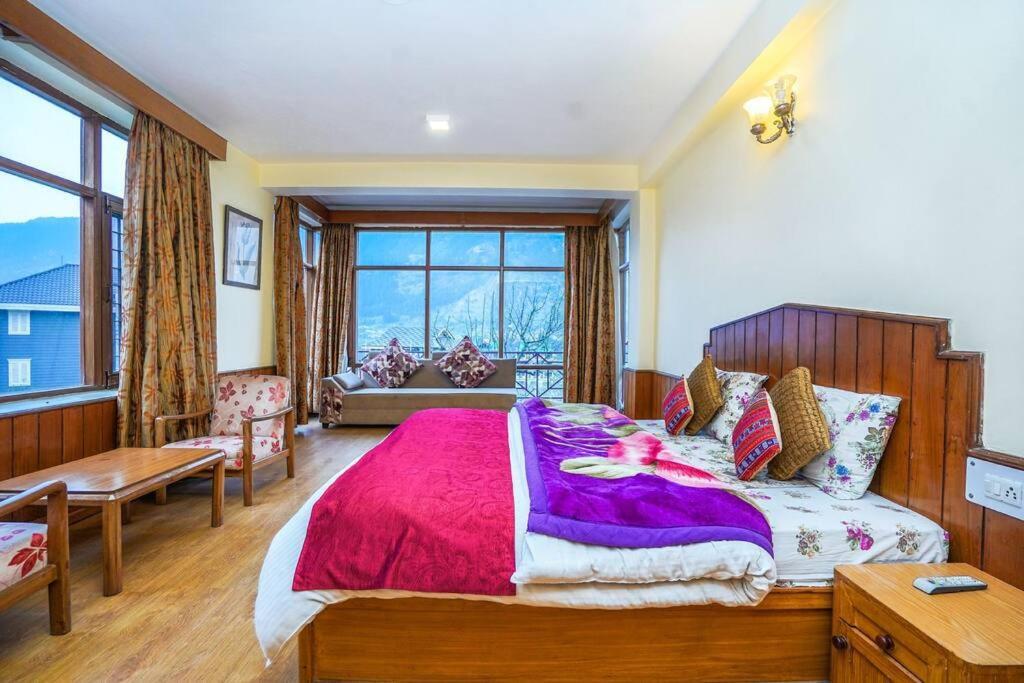 Манали: Springdales (Emiliana 5Bhk Cottage) (By Dumnu Homes)