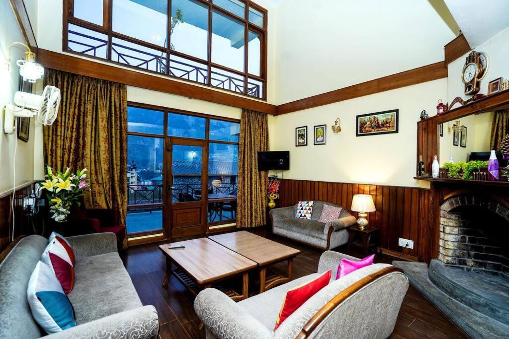 Манали: Springdales (Emiliana 5Bhk Cottage) (By Dumnu Homes)