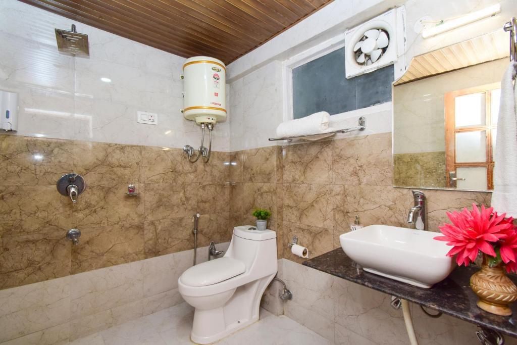 Манали: Swiss Cottage by Dumnu Homes next to Kangna Ranaut's house