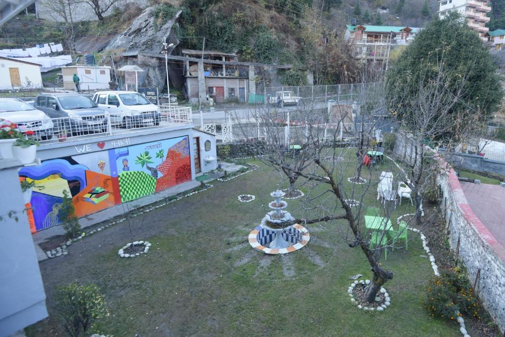 Манали: Swiss Cottage by Dumnu Homes next to Kangna Ranaut's house