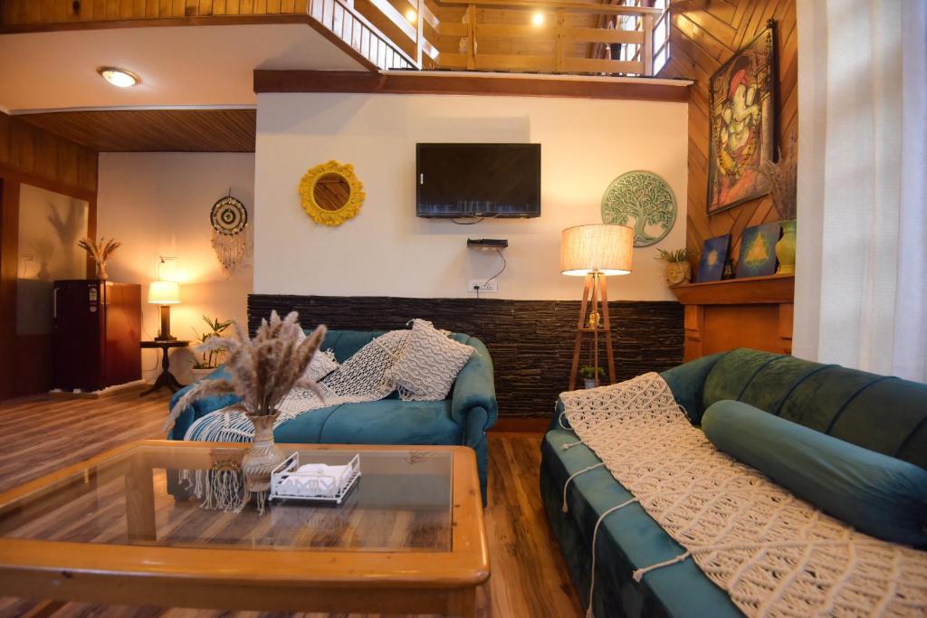 Манали: Swiss Cottage by Dumnu Homes next to Kangna Ranaut's house