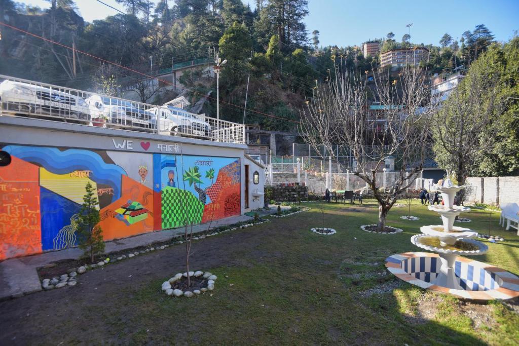 Манали: Swiss Cottage by Dumnu Homes next to Kangna Ranaut's house