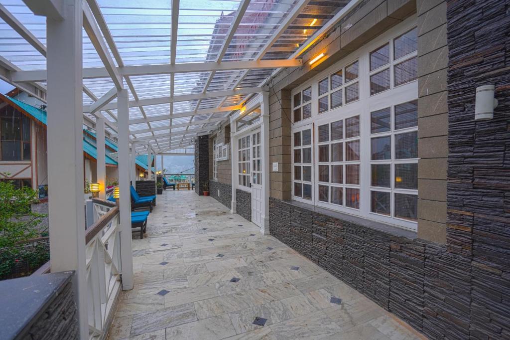Манали: Swiss Cottage by Dumnu Homes next to Kangna Ranaut's house