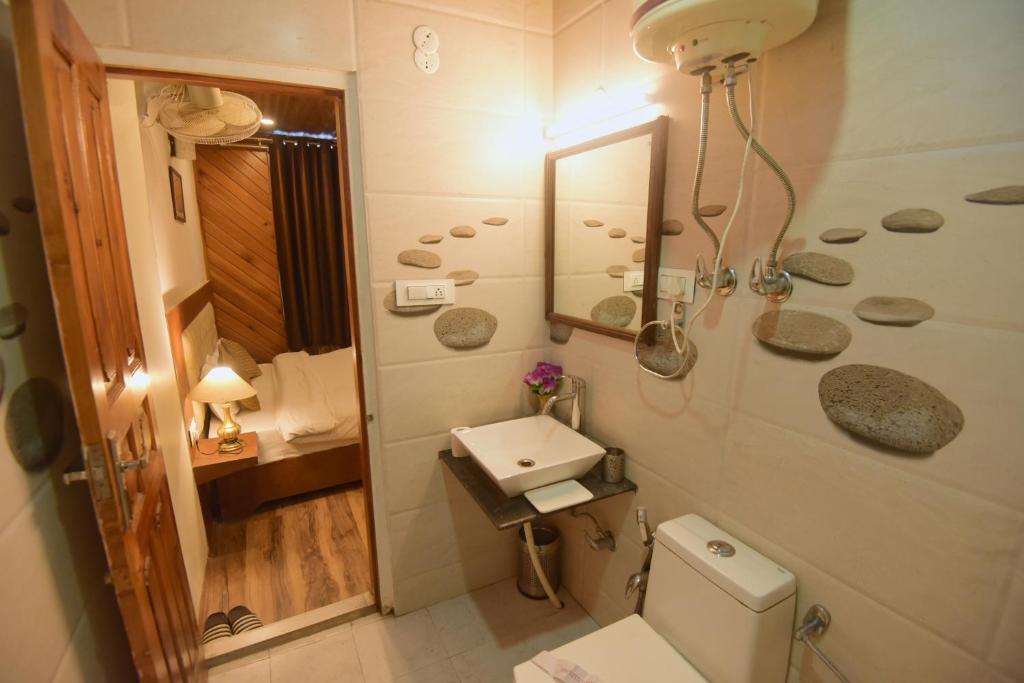 Манали: Swiss Cottage by Dumnu Homes next to Kangna Ranaut's house