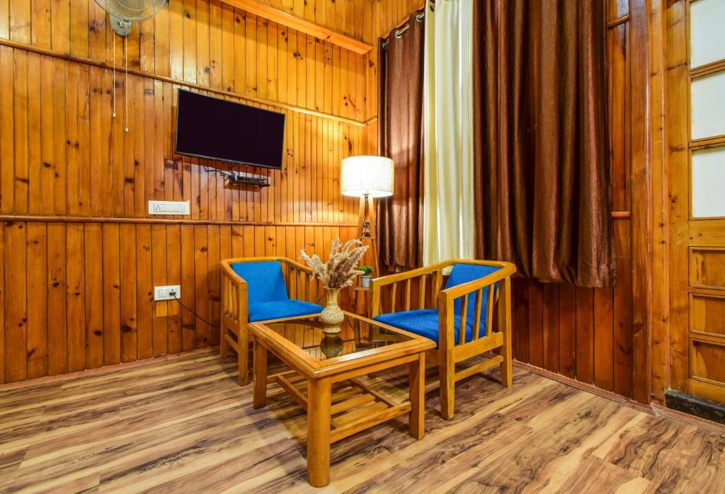 Манали: Swiss Cottage by Dumnu Homes next to Kangna Ranaut's house