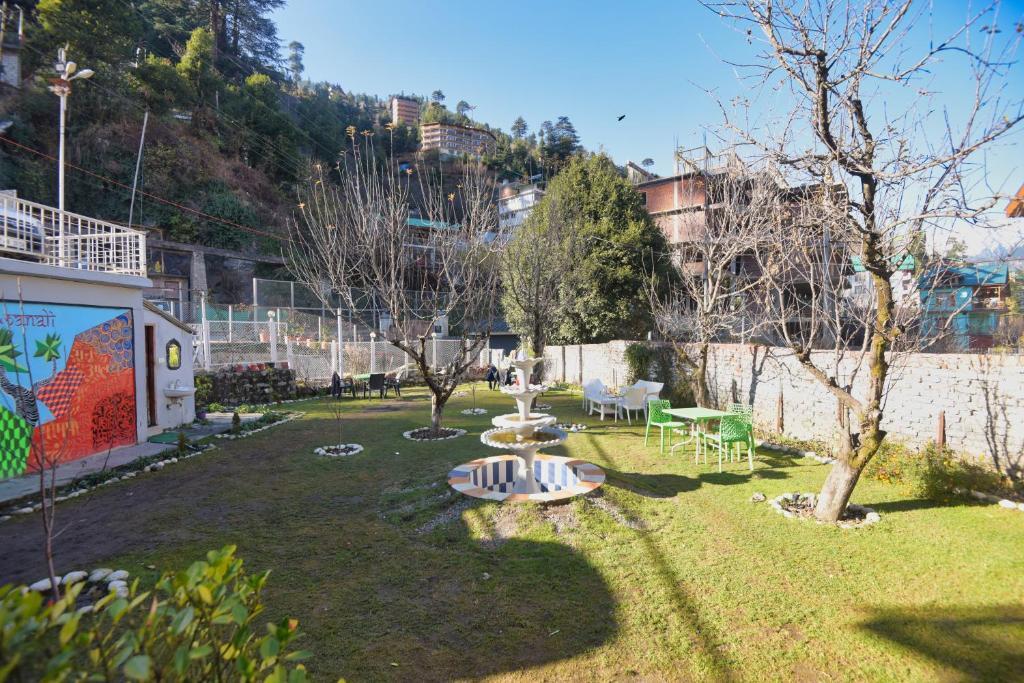 Манали: Swiss Cottage by Dumnu Homes next to Kangna Ranaut's house