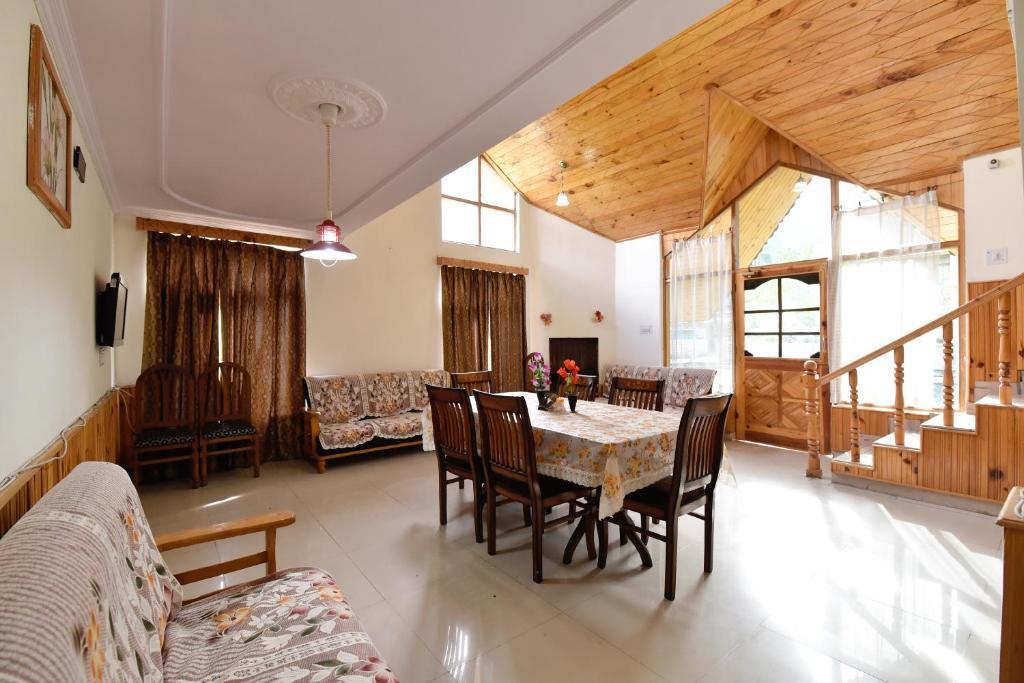 Манали: Red Rose Cottages Manali
