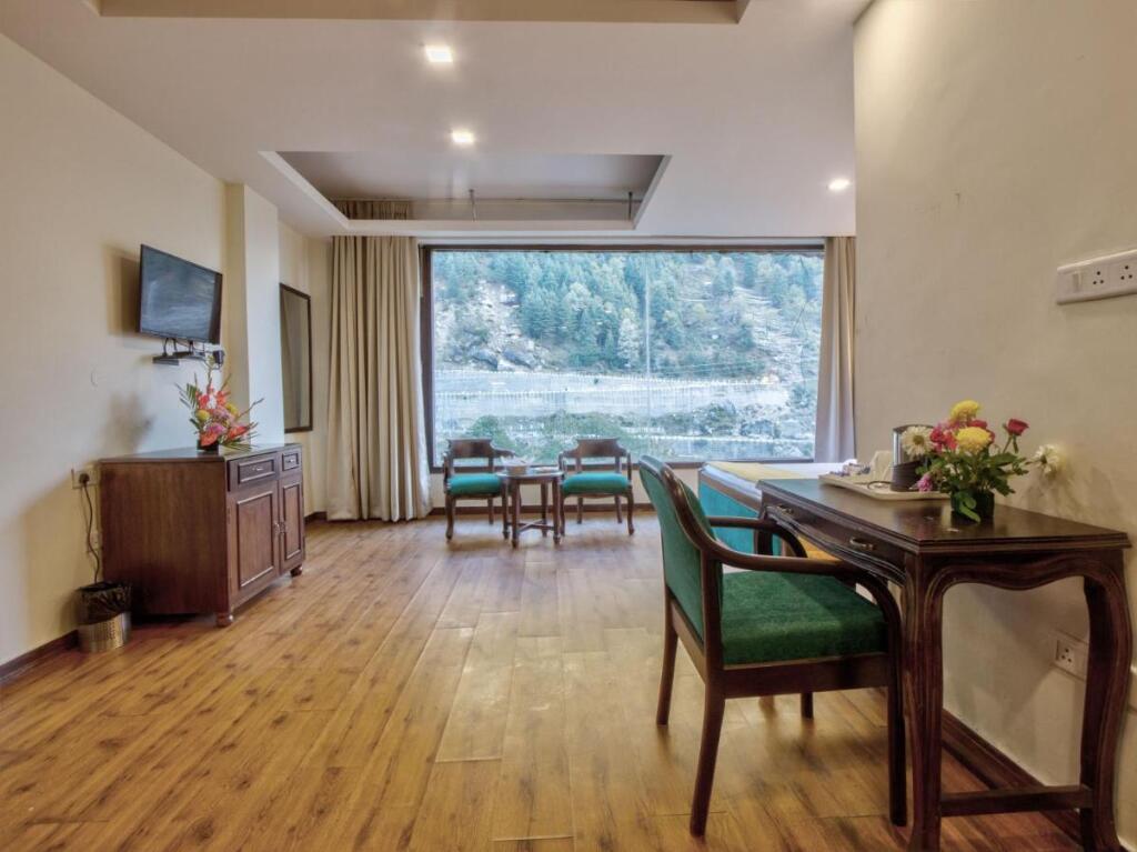 Манали: The Katoch Grand by Ostan (Riverside Resort)