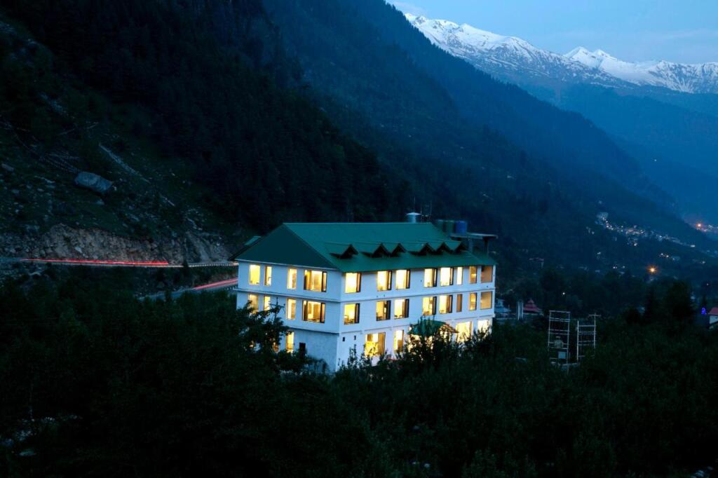 Манали: The Katoch Grand by Ostan (Riverside Resort)