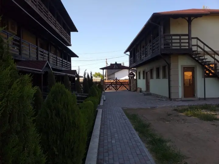 Оленевка: Гостиничный комплекс Смерекова Хата Крым