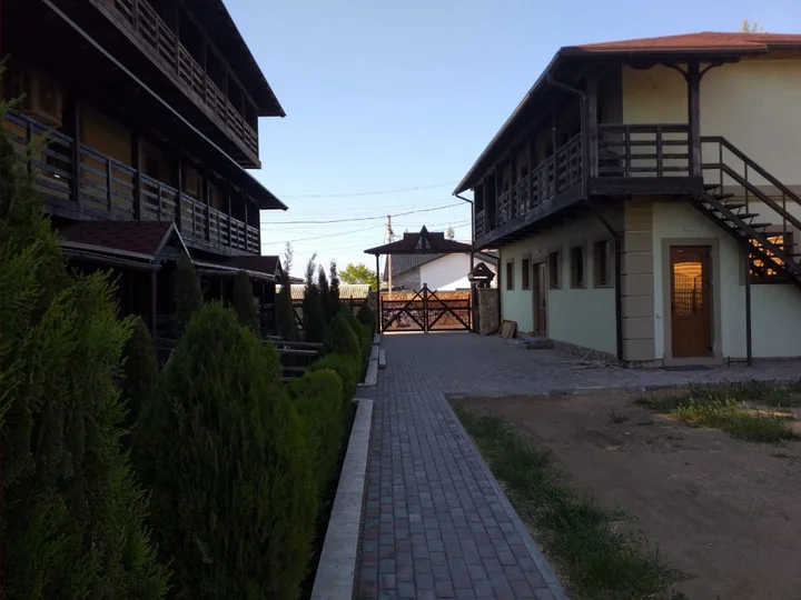 Оленевка: Гостиничный комплекс Смерекова Хата Крым