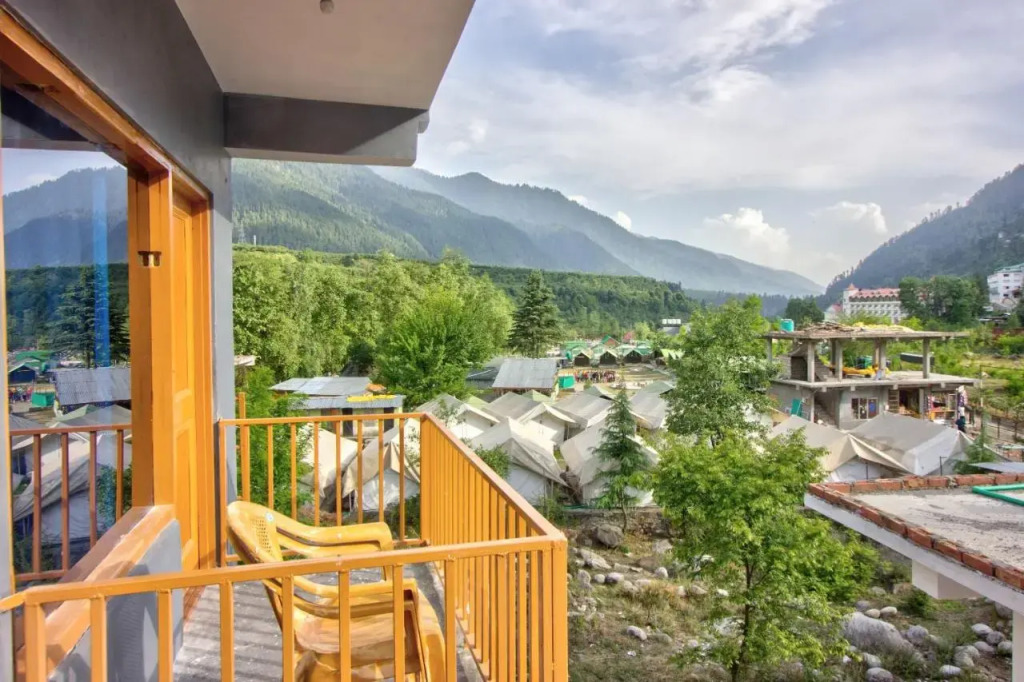 Манали: Hotel Beas River Retreat A Riverside Hotel With Balcony