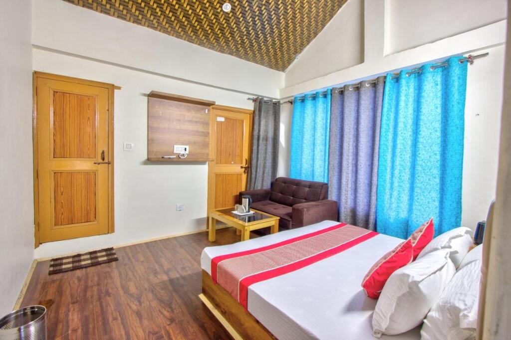 Манали: Hotel Beas River Retreat A Riverside Hotel With Balcony