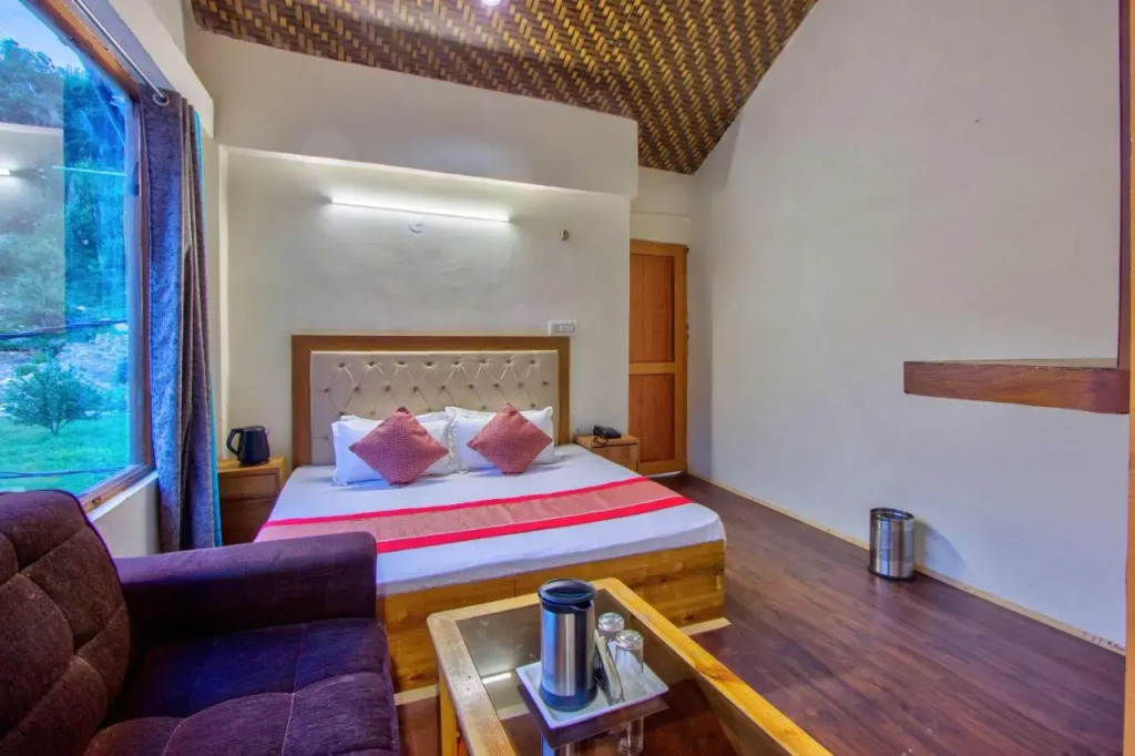 Манали: Hotel Beas River Retreat A Riverside Hotel With Balcony