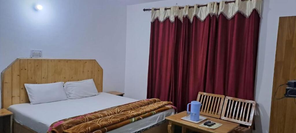 Манали: Red Rock Hotel