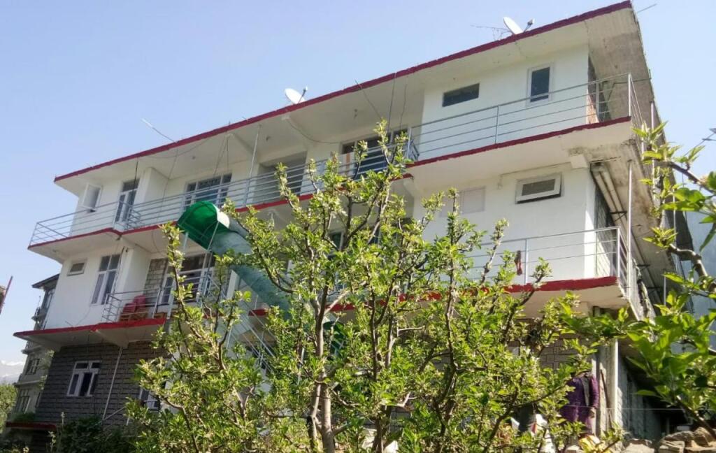 Манали: Red Rock Hotel