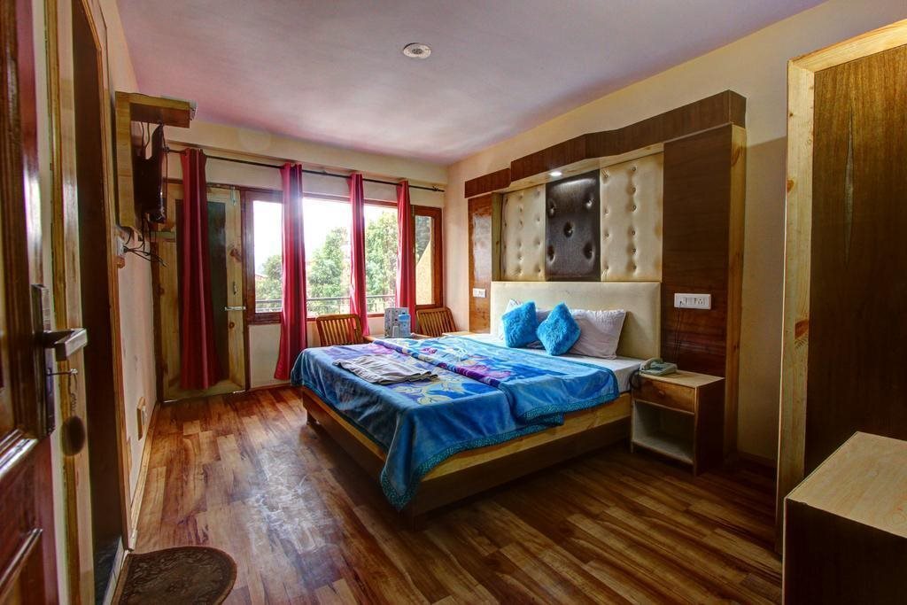 Манали: Hotel Solitaire