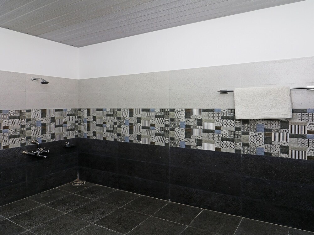 Манали: OYO 14011 Home Nature View Wooden Stay Naggar Road