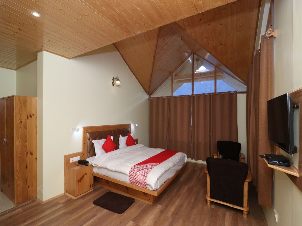 Манали: OYO 14011 Home Nature View Wooden Stay Naggar Road