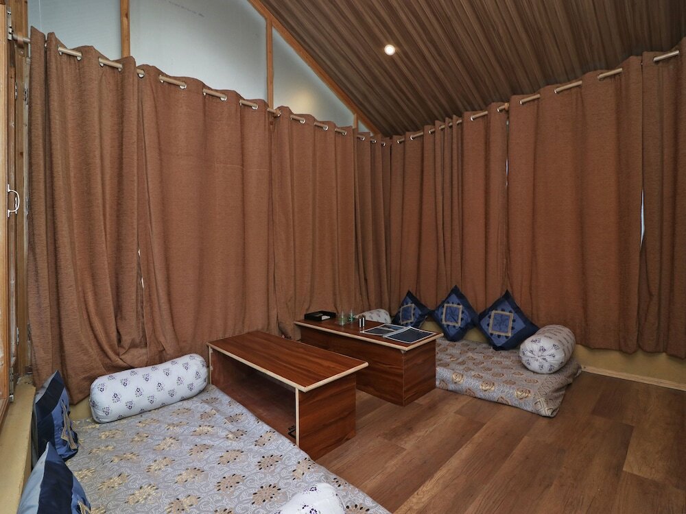 Манали: OYO 14011 Home Nature View Wooden Stay Naggar Road