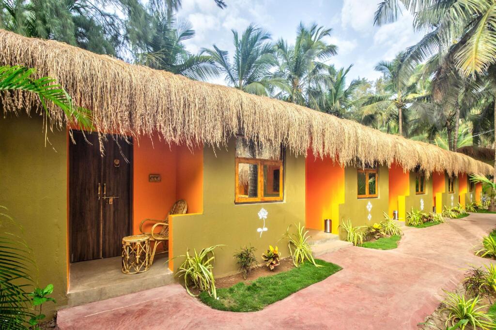 Ашвем: Amadi Beach Front Resort