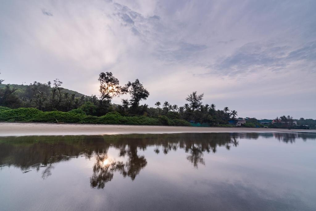 Ашвем: Amadi Beach Front Resort