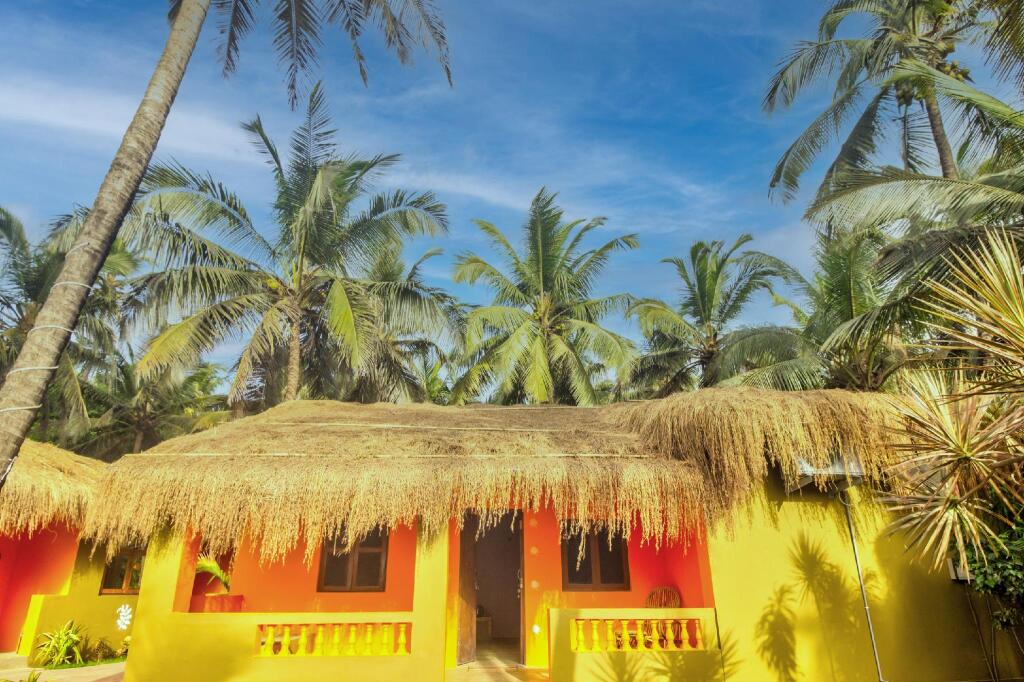 Ашвем: Amadi Beach Front Resort
