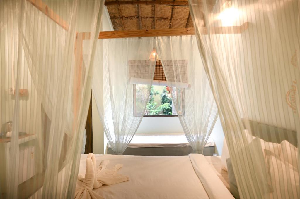 Ашвем: Amadi Beach Front Resort
