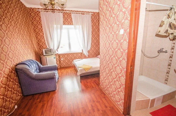 Заозерное: Guest House Avalon