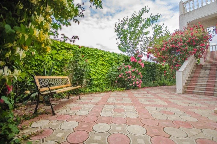 Заозерное: Guest House Avalon