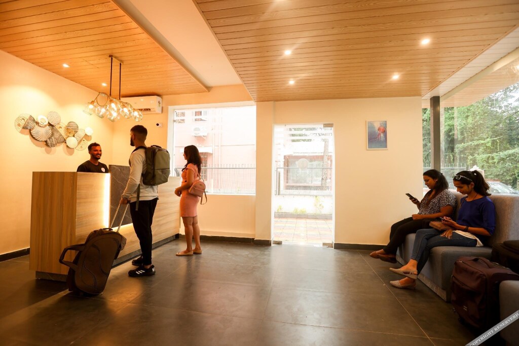 Панаджи: Coastal Pearl Hotel Miramar Panaji