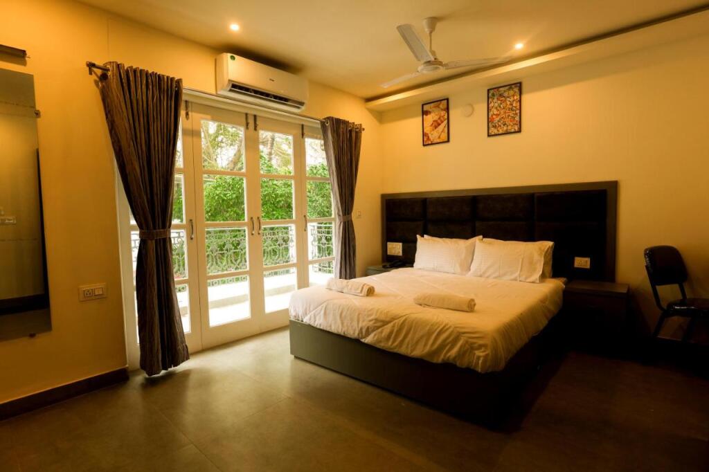 Панаджи: Coastal Pearl Hotel Miramar Panaji