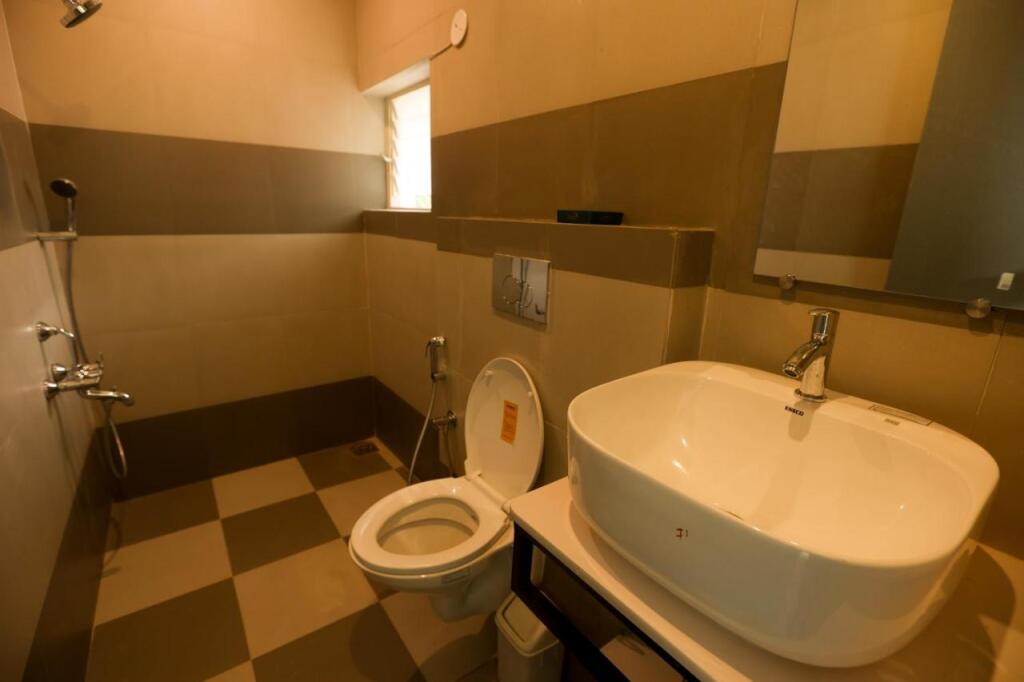 Панаджи: Coastal Pearl Hotel Miramar Panaji