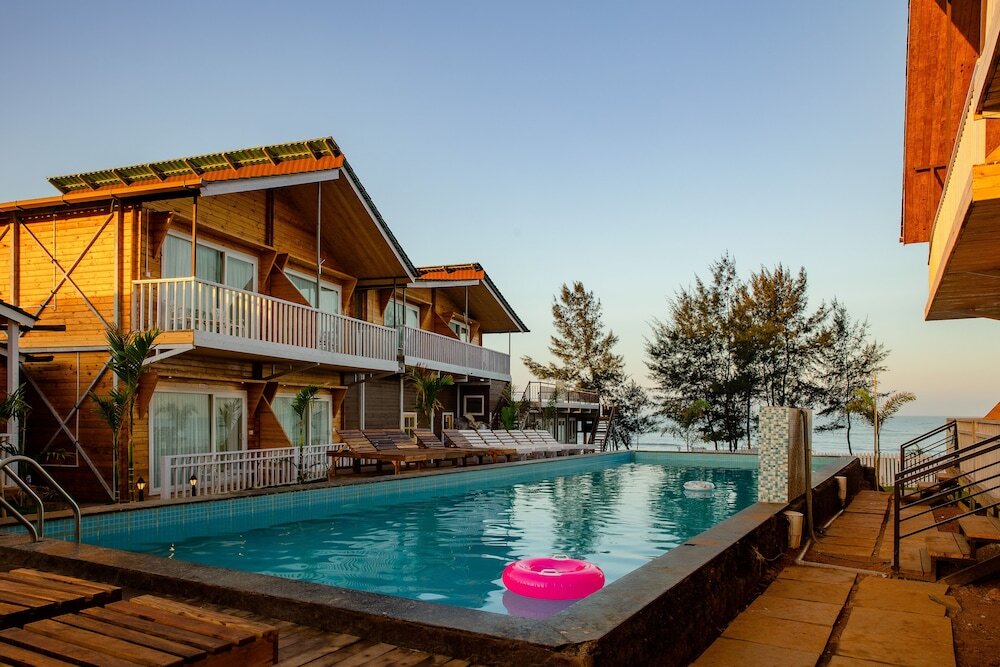 Морджим: Dallas Beach Resorts