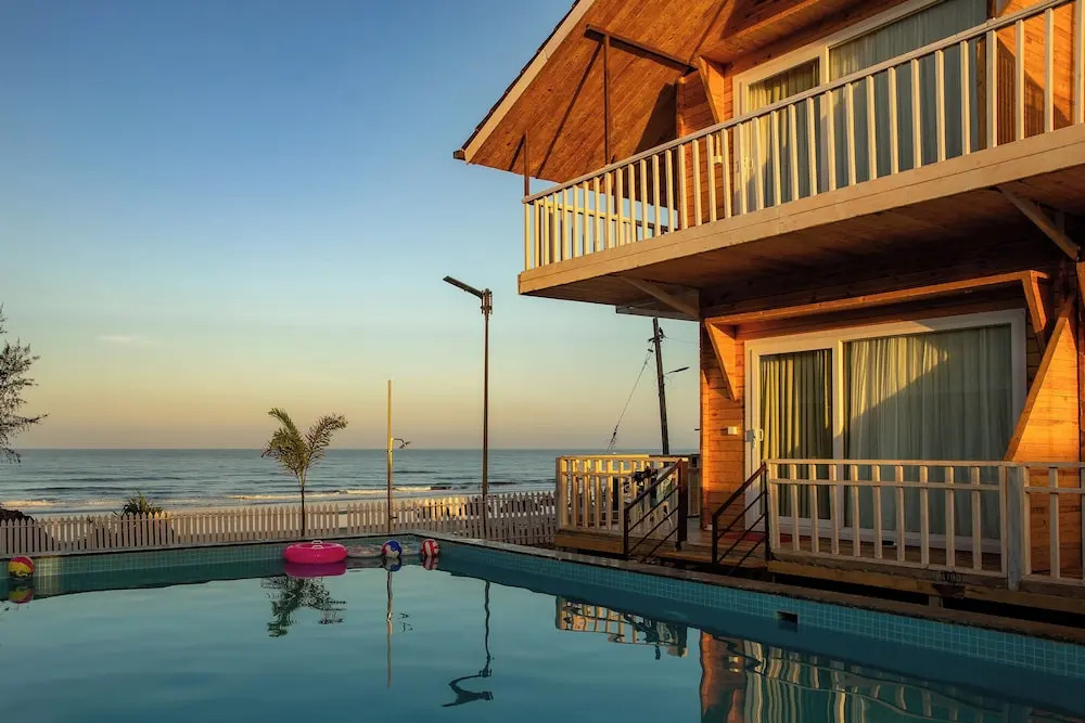 Морджим: Dallas Beach Resorts