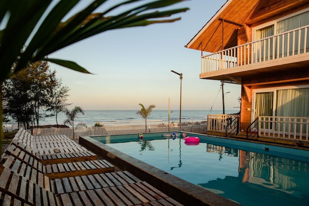 Морджим: Dallas Beach Resorts