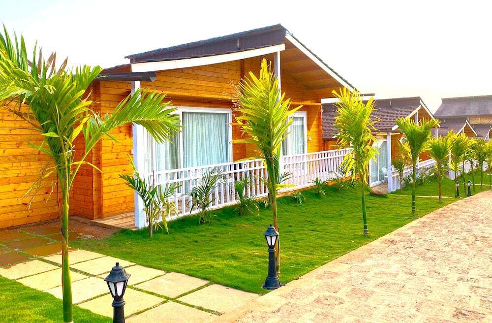 Морджим: Dallas Beach Resorts