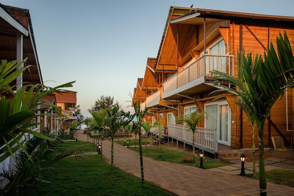 Морджим: Dallas Beach Resorts