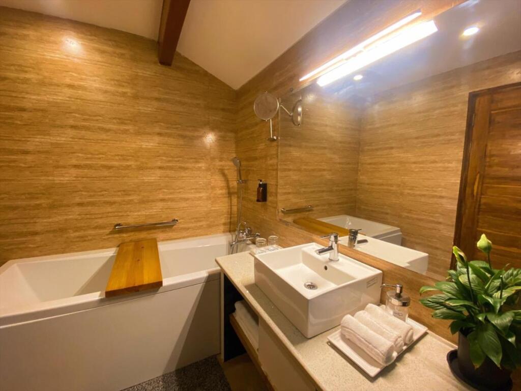 Арамбол: Sandbanks Beach Villas Morjim