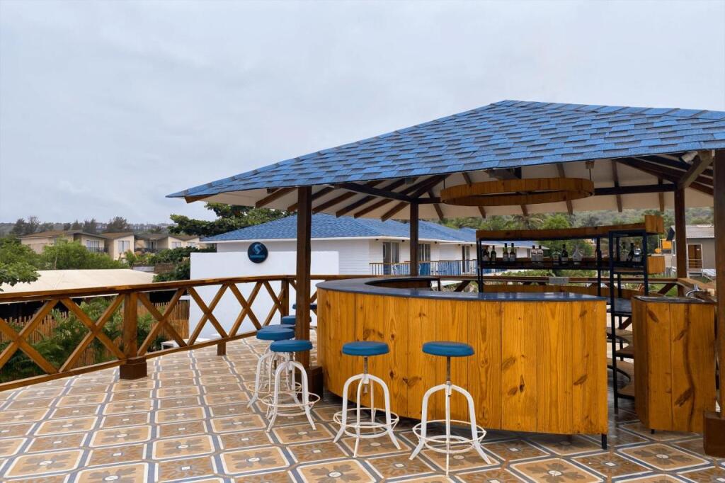 Арамбол: Sandbanks Beach Villas Morjim