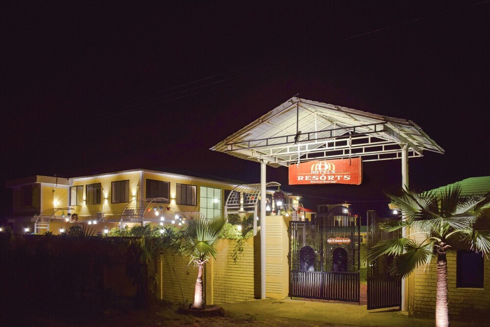 Наинитал: D Clarks Inn -Jim Corbett