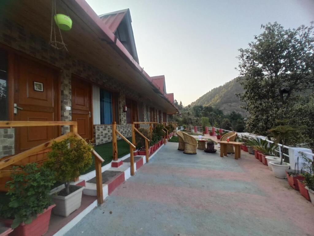 Наинитал: Naina Bird Resort