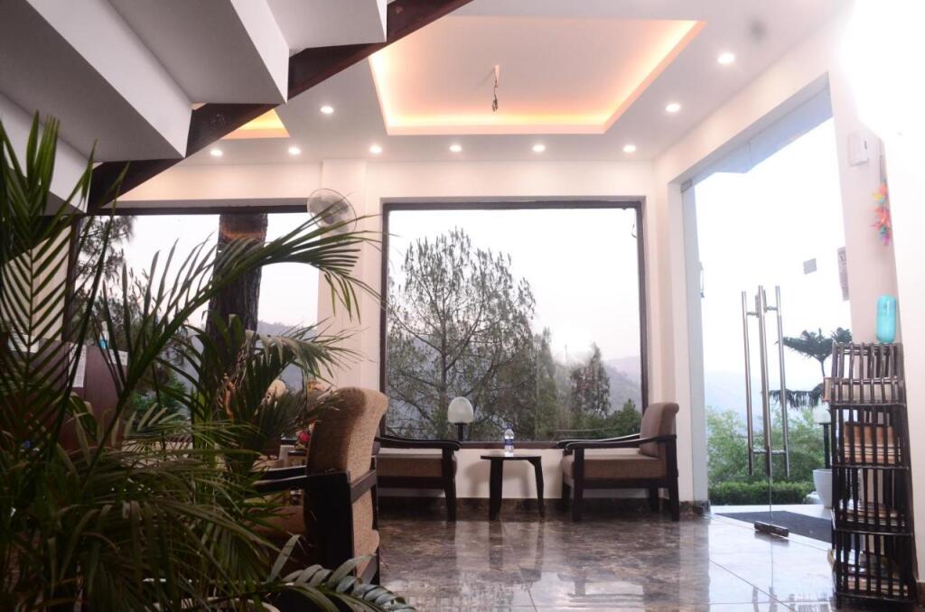 Наинитал: The Golden Sunrise Hotel