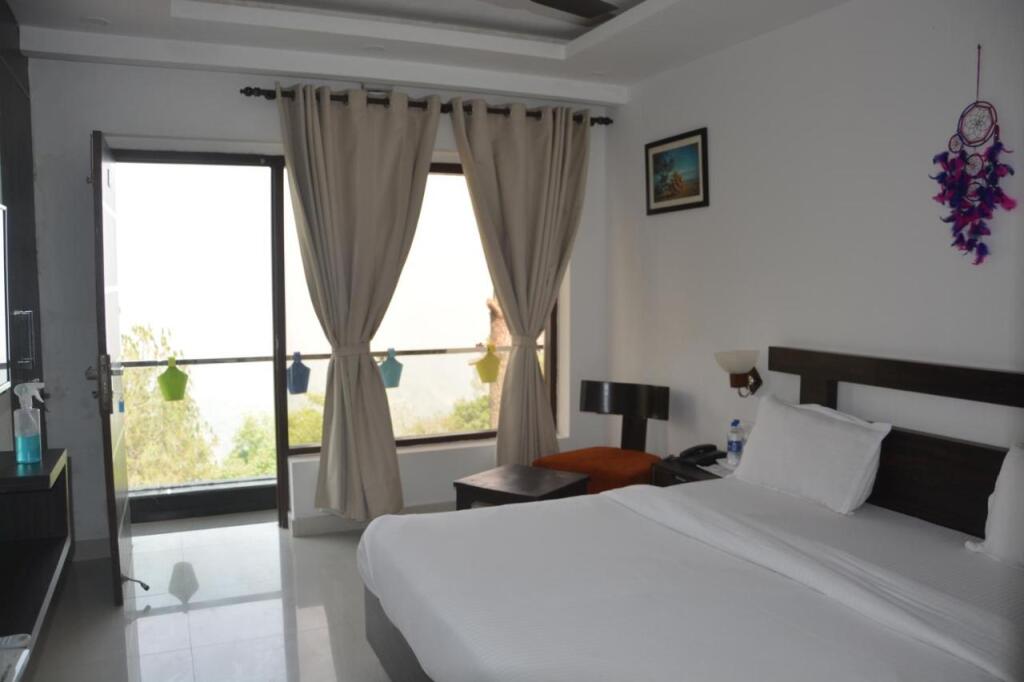 Наинитал: The Golden Sunrise Hotel